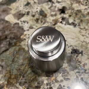 S&W Wine Bottle Stopper With Vacuum Seal Suitable for Wine 🍷 Beer 🍺 Champagne 🍾